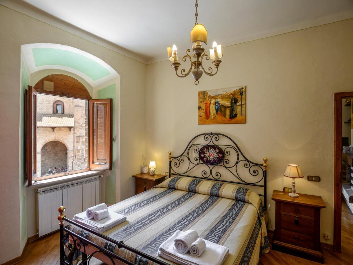 Sangi Studio Apartment - With Amazing View Of The Duomo San Gimignano Eksteriør bilde